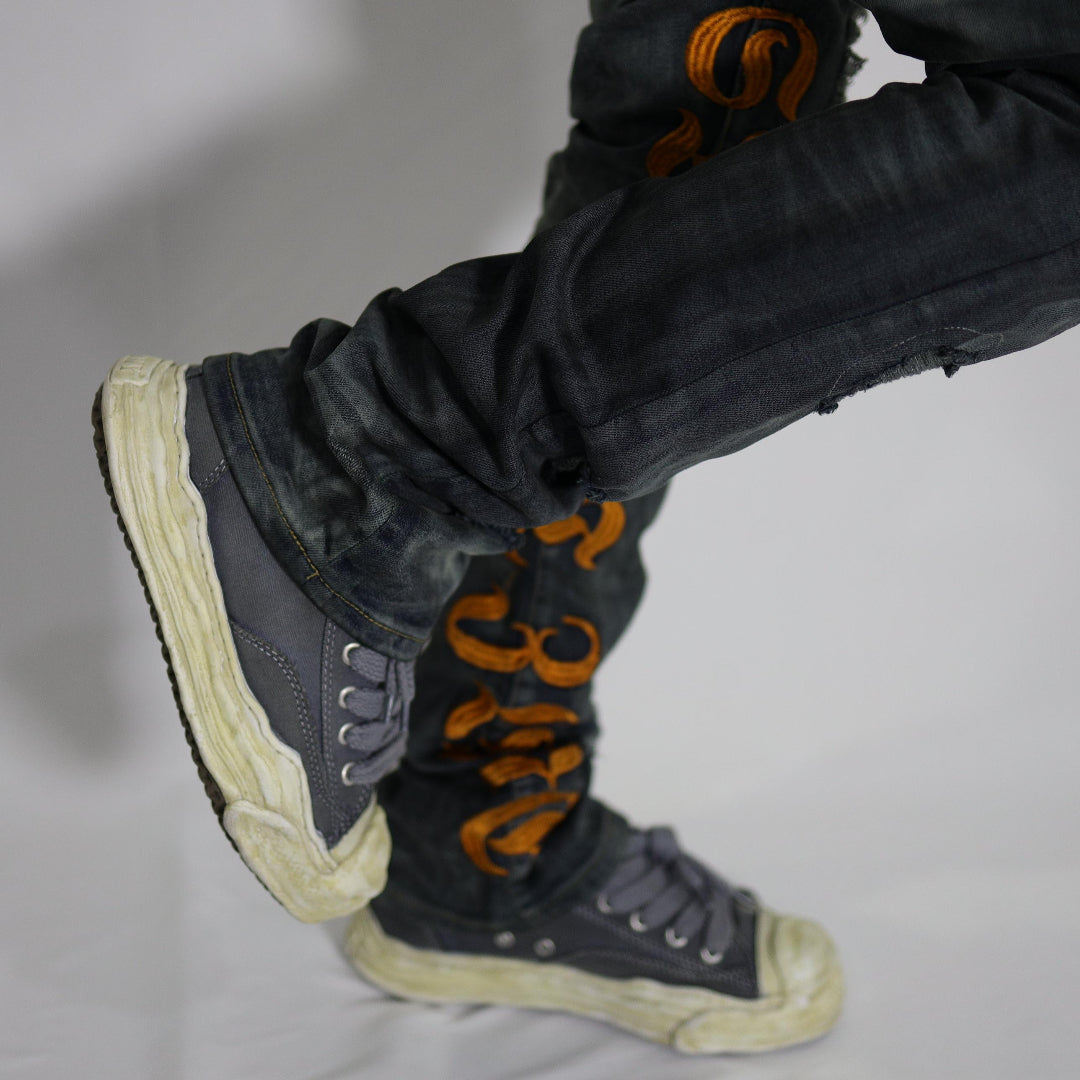 BLACK FLARED JEANS