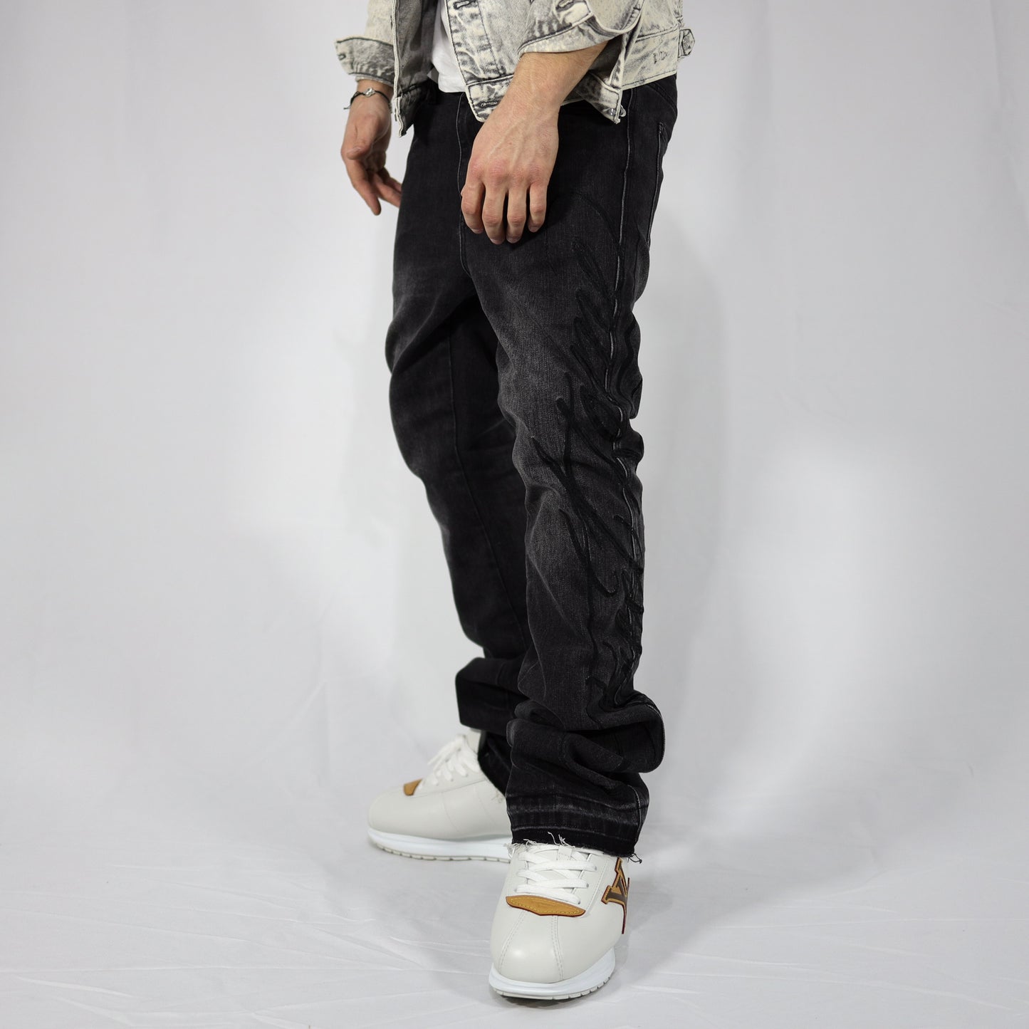 𝓢𝓽𝓻𝓮𝓮𝓽𝓩𝓸𝓷𝓮 flare jeans