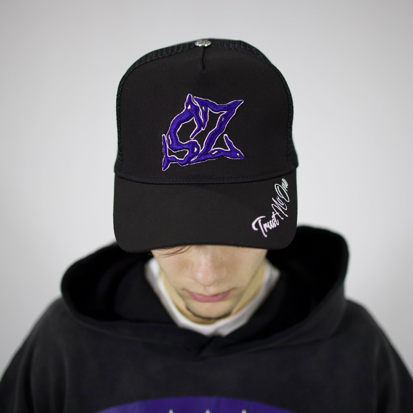 𝓣𝓻𝓾𝓼𝓽 𝓝𝓸 𝓞𝓷𝓮 cap