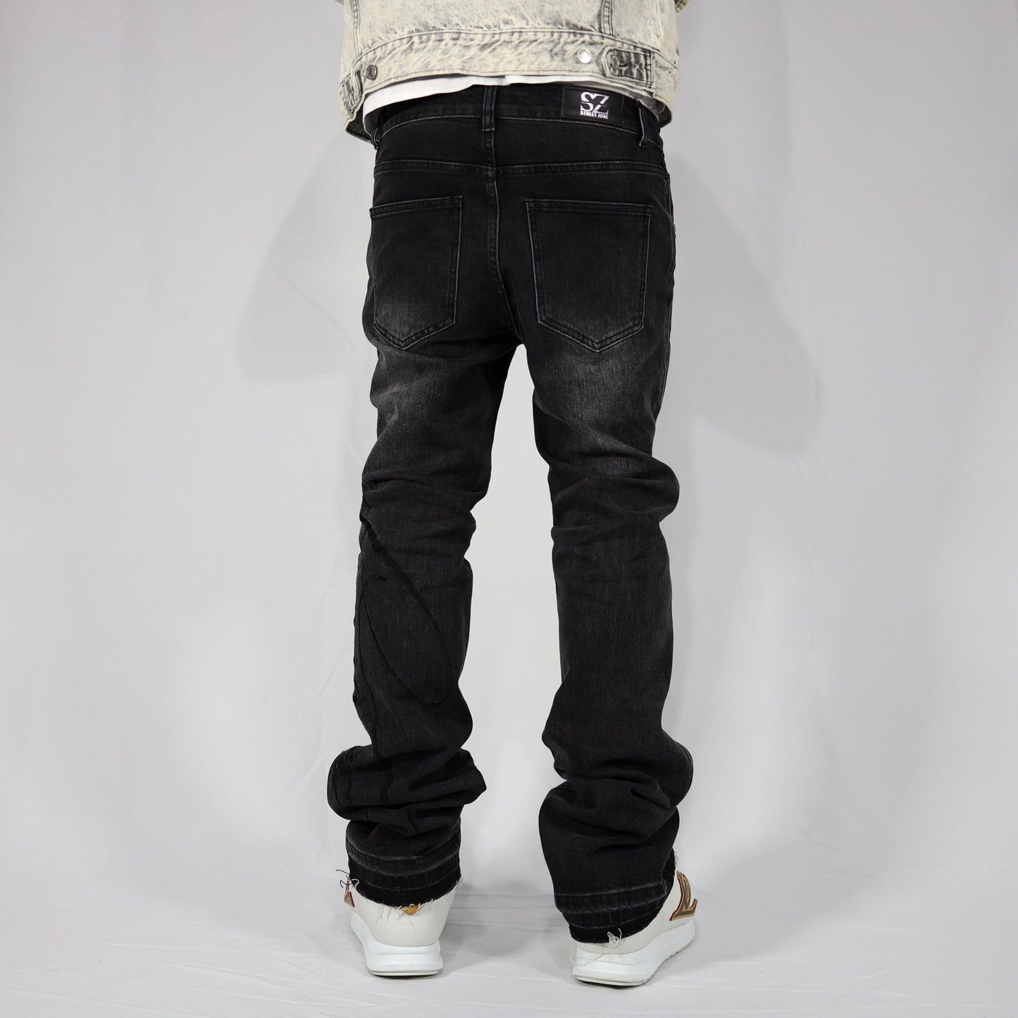 𝓢𝓽𝓻𝓮𝓮𝓽𝓩𝓸𝓷𝓮 flare jeans