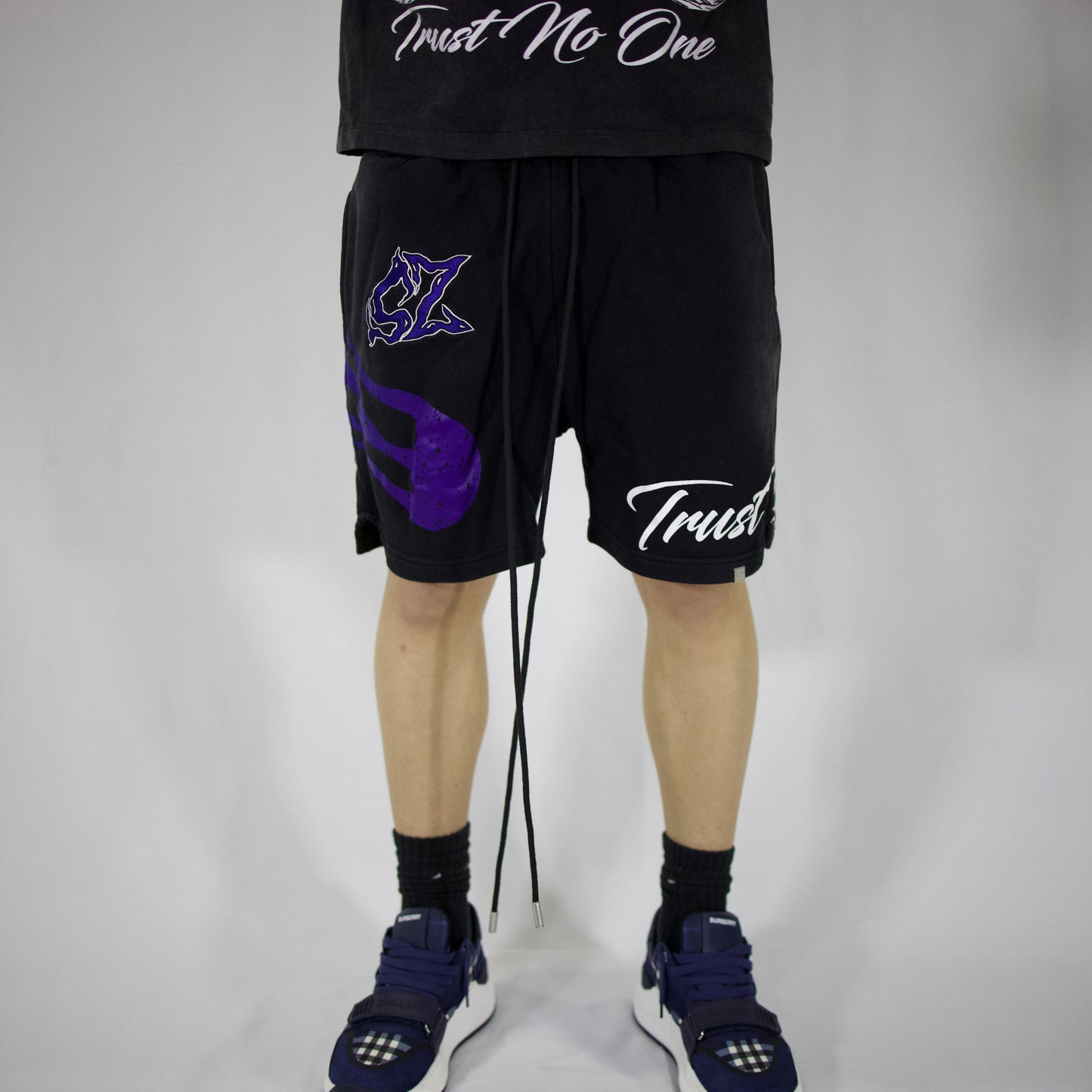 𝓣𝓻𝓾𝓼𝓽 𝓝𝓸 𝓞𝓷𝓮 short