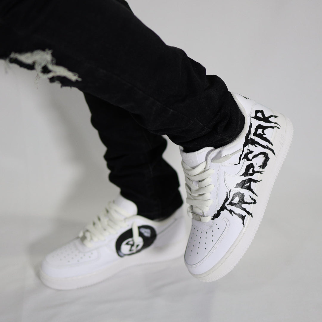 BLACK RIPPED JEANS